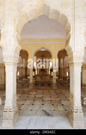 Die königlichen Krematorien Gatore Ki Chhatriyan in der Nähe von Jaipur, Rajasthan, Indien Stockfoto