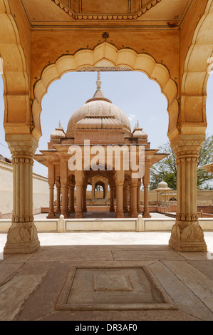 Die königlichen Krematorien Gatore Ki Chhatriyan in der Nähe von Jaipur, Rajasthan, Indien Stockfoto