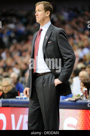 18. Januar 2014: Portland Trail Blazers Kopf Trainer Terry Stotts bei einem NBA-Spiel zwischen den Portland Trail Blazers und die Dallas Mavericks das American Airlines Center in Dallas, TX Portland besiegte Dallas 127-111 Stockfoto