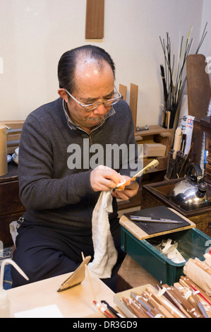 Traditionelle japanische hand Fan Handwerker machen Fans aus Bambus und Papier in Kyoto, Japan Stockfoto