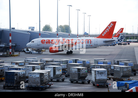 EasyJet Airbus am Flughafen Schiphol Amsterdam Niederlande Stockfoto