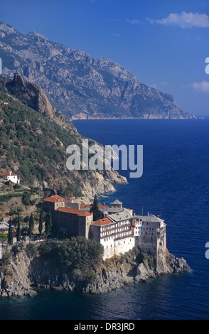 Clifftop Gregoriou Kloster Osiou (c 14.) und der Ägäischen Küste Berg Athos Griechenland Stockfoto