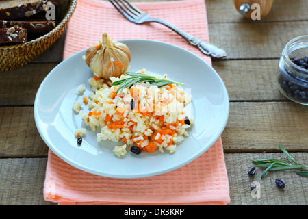 Pilaf mit Karotten und Gewürze, Lebensmittel closeup Stockfoto