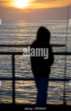 Silhouette Fischer am Redondo Pier, Kalifornien. Stockfoto