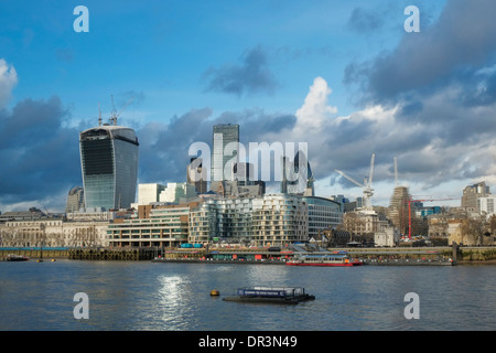 Ansicht der Stadt von London über den Fluss Themse England UK Stockfoto