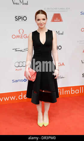 München, Deutschland. 18. Januar 2014. Schauspielerin Karoline Herfurth besucht die 41. Deutschen Filmball im Hotel Bayerischer Hof in München, Deutschland, 18. Januar 2014. Foto: Robias Hase/Dpa/Alamy Live News Stockfoto