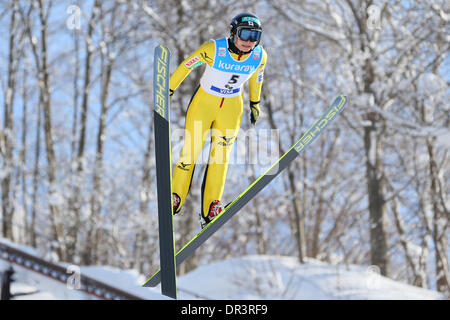 ZAO, 1. Spiel Individuum Normalschanze bei Zao springen Hills, Yamagata, Japan. 18. Januar 2014. Seiko Koasa (JPN) Skispringen: FIS Skisprung Weltcup Damen in Zao, 1. Spiel Individuum Normalschanze bei Zao springen Hills, Yamagata, Japan. © AFLO SPORT/Alamy Live-Nachrichten Stockfoto