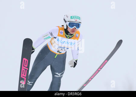 ZAO Training runden Zao Jumping Hills, Yamagata, Japan. 17. Januar 2014. Sara Takanashi (JPN) Skispringen: FIS Skisprung Weltcup Damen in Zao Training runden Zao Jumping Hills, Yamagata, Japan. © AFLO SPORT/Alamy Live-Nachrichten Stockfoto