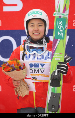 ZAO, 2. Spiel Individuum Normalschanze bei Zao springen Hills, Yamagata, Japan. 19. Januar 2014. Sara Takanashi (JPN) Skispringen: FIS Skisprung Weltcup Damen in Zao, 2. Spiel Individuum Normalschanze bei Zao springen Hills, Yamagata, Japan. © AFLO SPORT/Alamy Live-Nachrichten Stockfoto