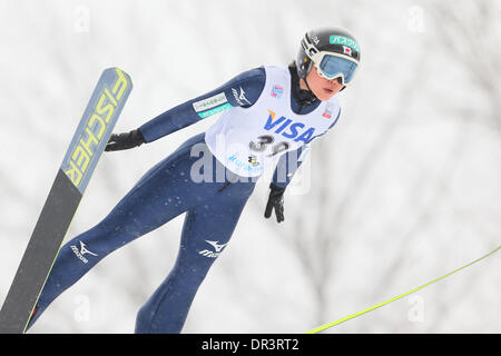 ZAO, 2. Spiel Individuum Normalschanze bei Zao springen Hills, Yamagata, Japan. 19. Januar 2014. Yuki Ito (JPN) Skispringen: FIS Skisprung Weltcup Damen in Zao, 2. Spiel Individuum Normalschanze bei Zao springen Hills, Yamagata, Japan. © AFLO SPORT/Alamy Live-Nachrichten Stockfoto