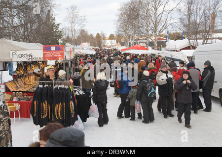 Straße mit Markt stand Jokkmokk fair Laponia Schweden Winter Stockfoto