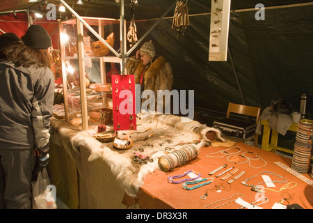 Verkauf von Kunsthandwerk Jokkmokk fair Laponia Schweden Winter Stockfoto