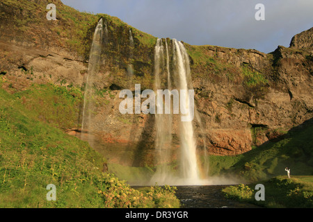 Wasserfall Seljalandsfoss im Sommer, Südisland. Stockfoto