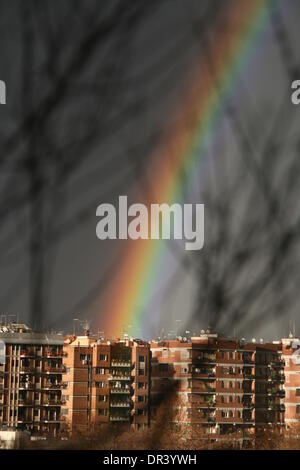 Rom, Italien. 19. Januar 2014 Regenbogen erscheint nach Sturm in Rom Italien Credit: Gari Wyn Williams/Alamy Live News Stockfoto