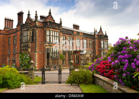 Historic elisabethanische Herrenhaus und Gelände in Großbritannien. Stockfoto