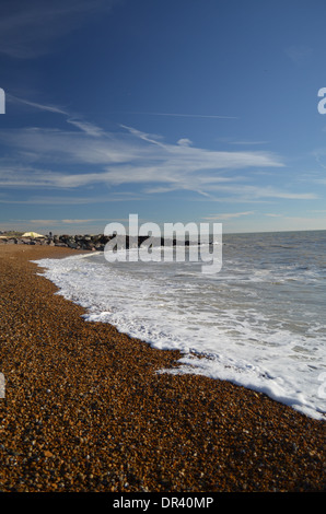 Ostküste Englands zwischen Brighton und Seaford.Seven Schwestern Kreidefelsen im Hintergrund. Stockfoto