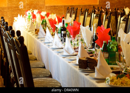 Das Restourant Tisch zubereitet für Feiern Stockfoto