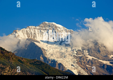 Mount Jungfrau von Wengen Dorf aus gesehen Stockfoto