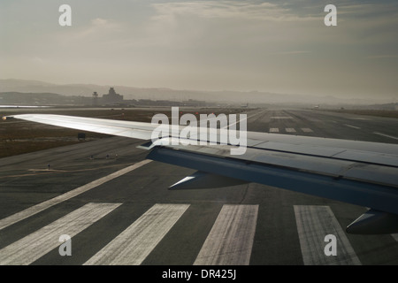 Auf der Start-und Landebahn für den Start vom San Francisco International Airport (SFO), California Stockfoto