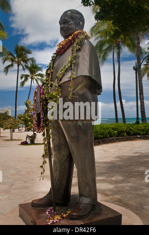 Statue von Prince Kuhio, Kuhio Beach Park, Waikiki Beach, Honolulu, Oahu, Hawaii Stockfoto