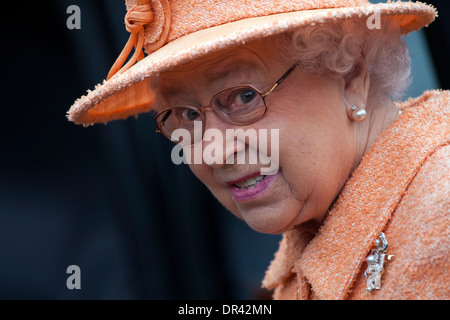 HM Königin Elizabeth II in der Kirche in Wolferton auf dem Anwesen von Sandringham 19.. Januar 2014 Stockfoto