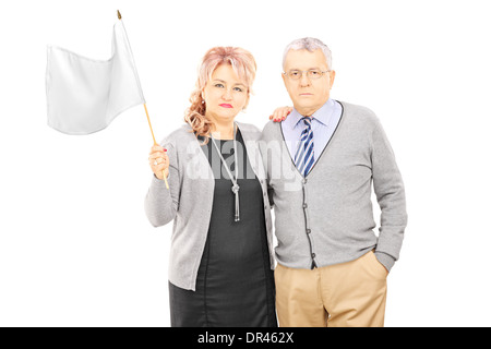 Applying paar winken eine weiße Fahne Stockfoto