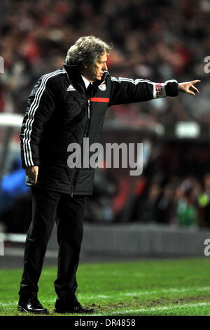 Lissabon, Portugal. 19. Januar 1914. Jorge Jesus, Manager von Benfica Gesten während der portugiesische Premier League-Fußballspiel gegen Maritimo in Lissabon, Portugal, am 19. Januar 1914. Benfica gewann 2: 0. Bildnachweis: Zhang Liyun/Xinhua/Alamy Live-Nachrichten Stockfoto