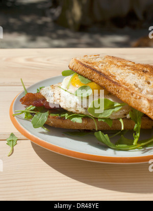 Offen gegenüber Ei Frühstücks-sandwich Stockfoto