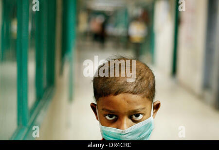 12. Januar 2009 - Mumbai, Indien - ein junger Patient bei der All India Institute of Medical Sciences in Neu-Delhi am 23. September 2008. (Kredit-Bild: © Kathleen Flynn/St Petersburg Times/zReportage.com/ZUMA) Stockfoto