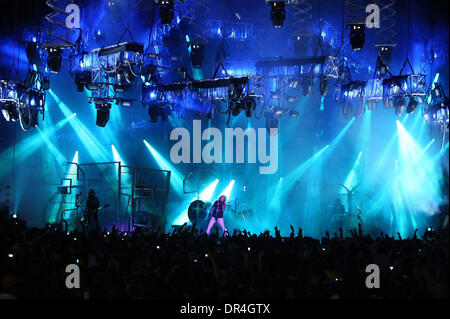 28. Februar 2009 führt - New Orleans, Louisiana, USA - Motley Crue auf der Bühne, während der Bandes Saints of Los Angeles Tour, die einen Stopp in der New Orleans Arena gemacht. (Kredit-Bild: © Robert/Southcreek EMI Derick/ZUMA Press) Stockfoto