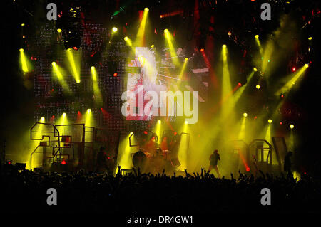 28. Februar 2009 führt - New Orleans, Louisiana, USA - Motley Crue auf der Bühne, während der Bandes Saints of Los Angeles Tour, die einen Stopp in der New Orleans Arena gemacht. (Kredit-Bild: © Robert/Southcreek EMI Derick/ZUMA Press) Stockfoto