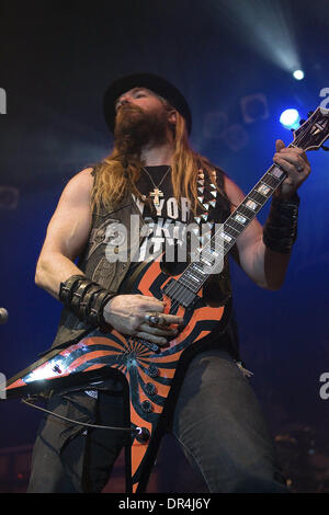 4. April 2009 - Toronto, Ontario, Kanada - ZAKK WYLDE von Black Label Society führt eines ihrer Lieder auf den Sound Academy in Toronto. (Kredit-Bild: © Steve Dachgaube/Southcreek EMI/ZUMA Press) Stockfoto