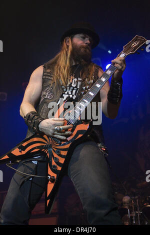 4. April 2009 - Toronto, Ontario, Kanada - ZAKK WYLDE von Black Label Society führt eines ihrer Lieder auf den Sound Academy in Toronto. (Kredit-Bild: © Steve Dachgaube/Southcreek EMI/ZUMA Press) Stockfoto