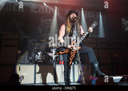 4. April 2009 - Toronto, Ontario, Kanada - ZAKK WYLDE von Black Label Society führt eines ihrer Lieder auf den Sound Academy in Toronto. (Kredit-Bild: © Steve Dachgaube/Southcreek EMI/ZUMA Press) Stockfoto