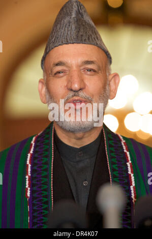 5. Mai 2009 - Washington, District Of Columbia, USA - Afghanistans Präsident HAMID KARZAI die Medien mit Sprecher des Repräsentantenhauses Pelosi Adressen. (Kredit-Bild: © Chaz Niell Southcreek EMI/ZUMA Press) Stockfoto