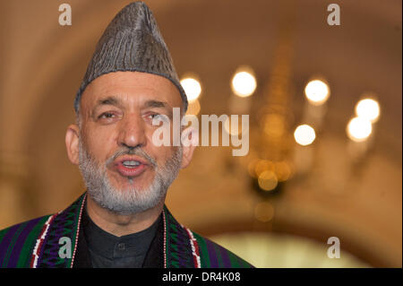 5. Mai 2009 - Washington, District Of Columbia, USA - Afghanistans Präsident HAMID KARZAI die Medien mit Sprecher des Repräsentantenhauses Pelosi Adressen. (Kredit-Bild: © Chaz Niell Southcreek EMI/ZUMA Press) Stockfoto