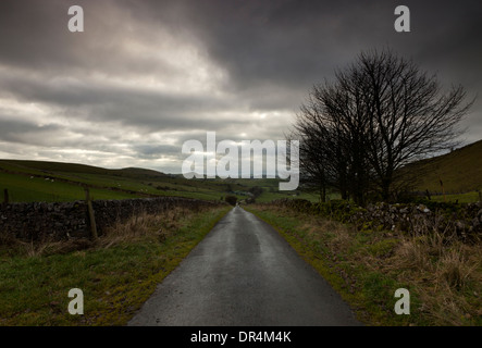 Ein bedeckter Tag mit Blick auf Earl Sterndale im Peak District in Derbyshire, England, UK Stockfoto