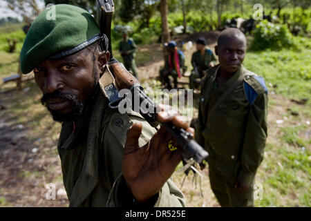 7. Dezember 2008 - Goma, demokratische Republik Kongo - kongolesischen Soldaten versammeln sich in der Nähe der Front mit CNDP Kräfte, etwa 15 km (9 Meilen) nördlich von Goma, auf Sonntag, 7. Dezember 2008. (Kredit-Bild: © t.j. Kirkpatrick/ZUMA Press) Stockfoto