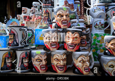 Souvenir-Stand auf Schloss Bran (Dracula Schloss) in der Nähe von Brasov, Siebenbürgen, Rumänien, Europa Stockfoto