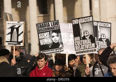 7. März 2009 - London, England, Vereinigtes Königreich - Anti-Scharia Demonstranten mit Zeichen auf Trafagar Platz. (Bild Kredit: Theodore Liasi/ZUMApress.com ©) Stockfoto