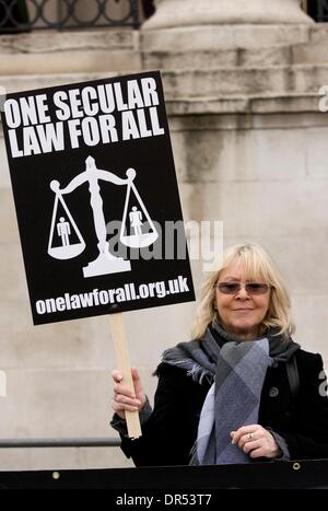 7. März 2009 - London, England, Vereinigtes Königreich - Anti-Scharia Demonstranten mit Zeichen auf Trafagar Platz. (Bild Kredit: Theodore Liasi/ZUMApress.com ©) Stockfoto