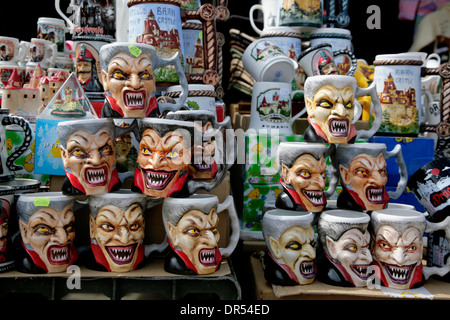 Souvenir-Stand auf Schloss Bran (Dracula Schloss) in der Nähe von Brasov, Siebenbürgen, Rumänien, Europa Stockfoto