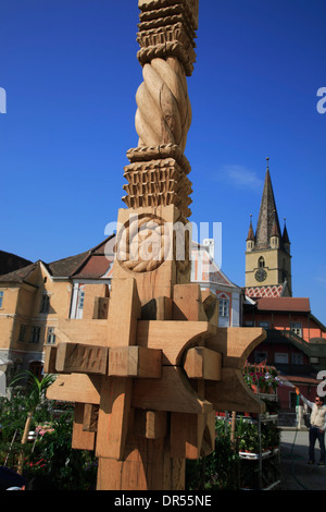 Holzskulptur am Piata Mica, Sibiu (Hermannstadt), Siebenbürgen, Rumänien, Europa Stockfoto