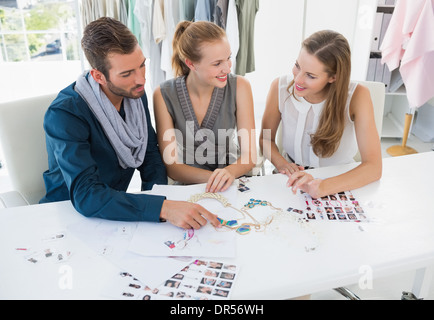 Drei Entwürfe diskutieren Modedesigner Stockfoto