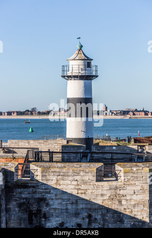 Schwarzen & weißen Leuchtturm in Southsea Castle, Portsmouth, Hampshire, UK Stockfoto