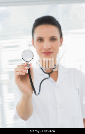 Porträt von einer Ärztin mit Stethoskop Stockfoto