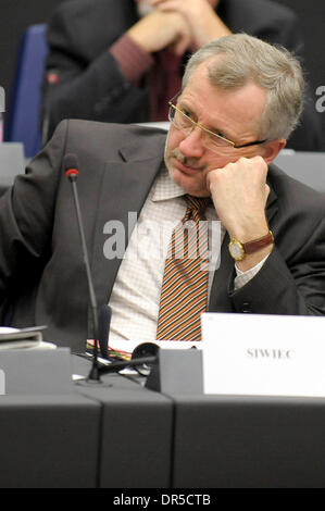 13. Januar 2009 - Straßburg, Frankreich - polnische MEP MAREK SIWIEC während der Sitzung des Ausschusses für auswärtige Angelegenheiten am Gas-Krise im Europäischen Parlament (EP). (Kredit-Bild: © Wiktor Dabkowski/ZUMA Press) Stockfoto