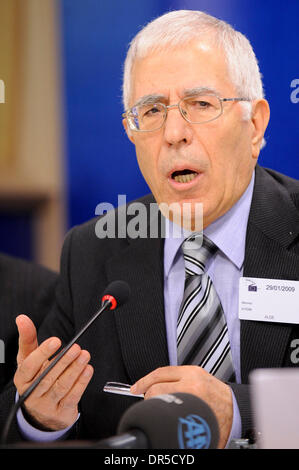 29. Januar 2009 - Brüssel, Belgien - Professor MEHMET AYDIN Staatsminister der türkischen Republik während der Debatte über die türkischen Forschung und Entwicklung im Europäischen Parlament in Brüssel.  (Kredit-Bild: © Wiktor Dabkowski/ZUMA Press) Stockfoto