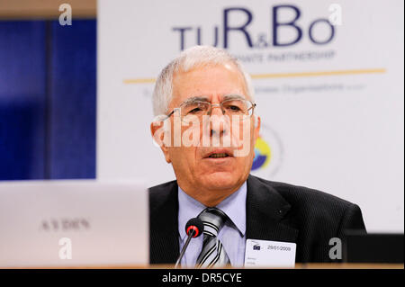 29. Januar 2009 - Brüssel, Belgien - Professor MEHMET AYDIN Staatsminister der türkischen Republik während der Debatte über die türkischen Forschung und Entwicklung im Europäischen Parlament in Brüssel.  (Kredit-Bild: © Wiktor Dabkowski/ZUMA Press) Stockfoto