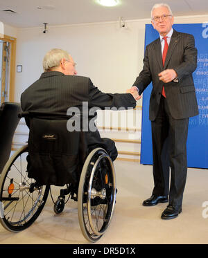 29. Januar 2009 kommt für ein Treffen mit Europäischen Parlaments Präsident deutsche HANS-GERT Pöttering im Europäischen Parlament in Brüssel - Brüssel, Belgien - der Bundesminister des Innern WOLFGANG SCHAEUBLE. (Kredit-Bild: © Wiktor Dabkowski/ZUMA Press) Stockfoto